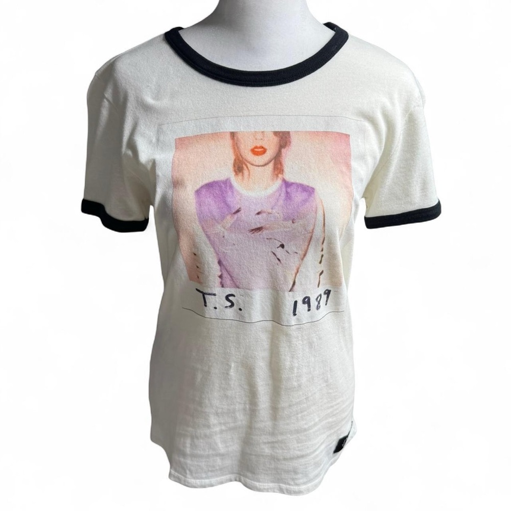 Taylor Swift White and Black Graphic Tee